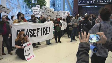 Jewish groups protest at Ogilvie near Israeli Consulate calling for ceasefire